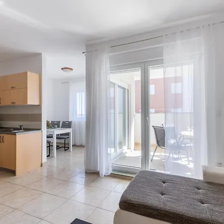Apartment Village Nin