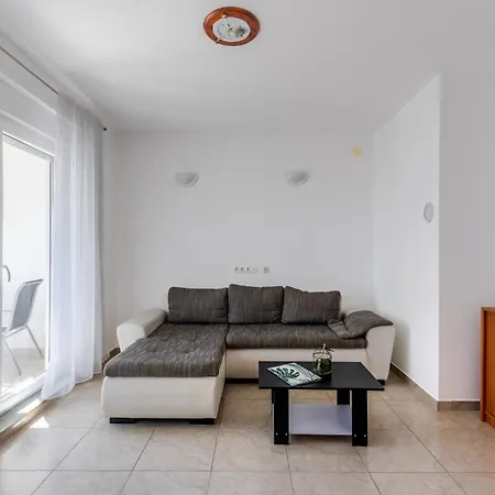 Apartment Apartment Village Nin Nin