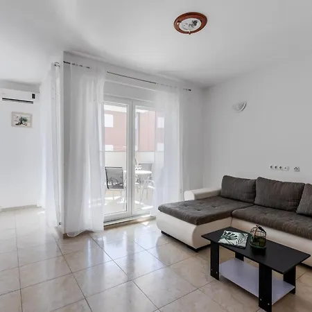 Apartment Village Nin Apartment *