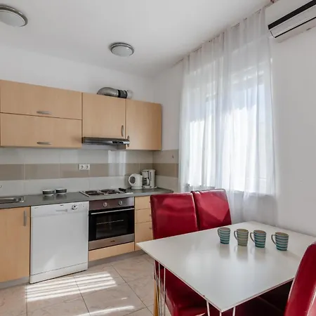 Apartment Village Nin Apartment *