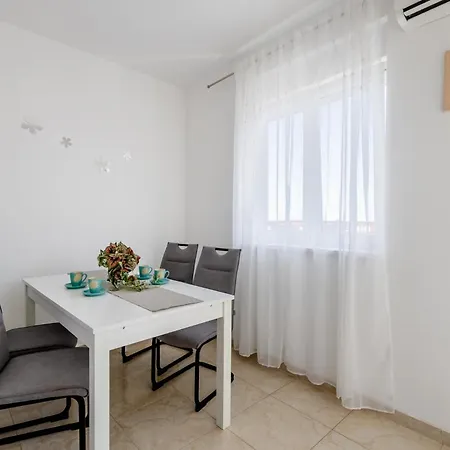 Apartment Apartment Village Nin Nin