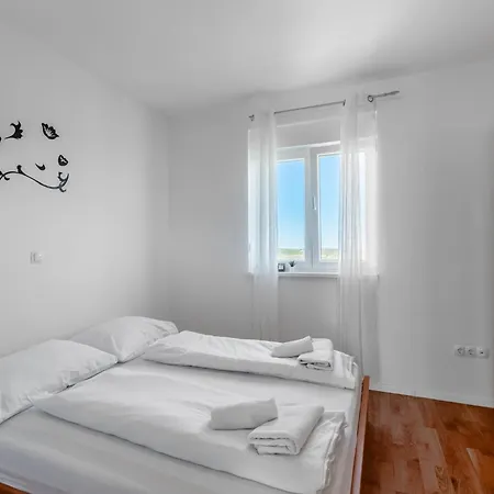 Apartment Village Nin Nin