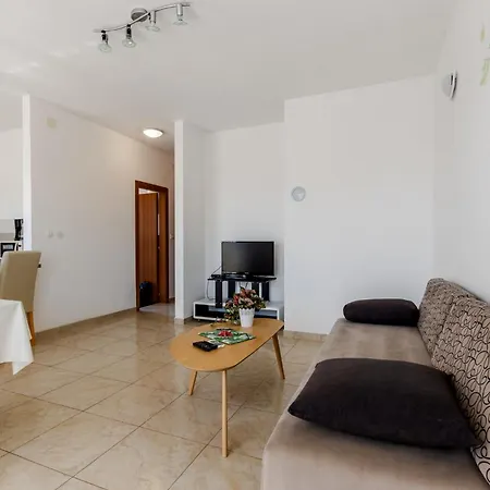 Apartment Village Nin Apartment *
