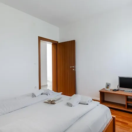 Apartment Apartment Village Nin Nin