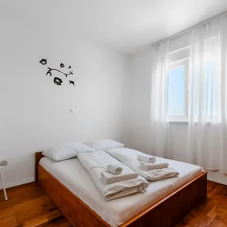Apartment Village Nin Nin