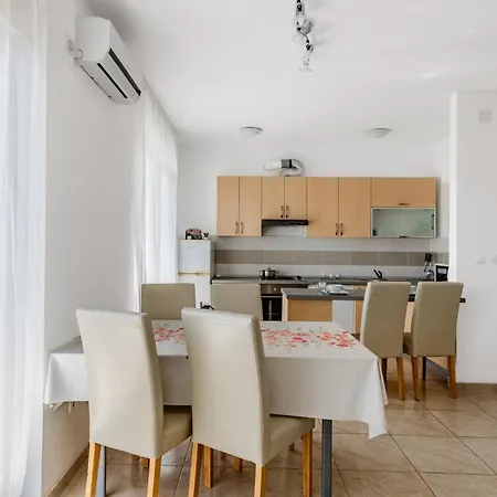 Apartment Village Nin Apartment *