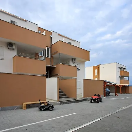 Apartment Village Nin Nin